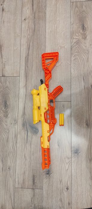 Snajperka nerf z dwoma strzałkami w zestawie