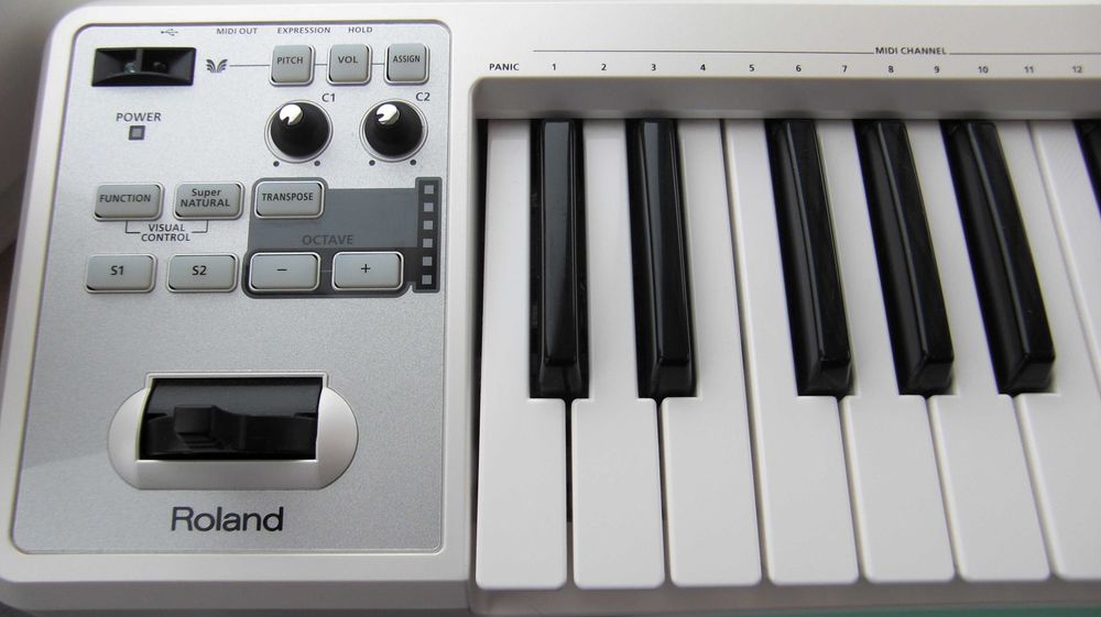 Vendo teclado Midi da Roland + pedal da Boss