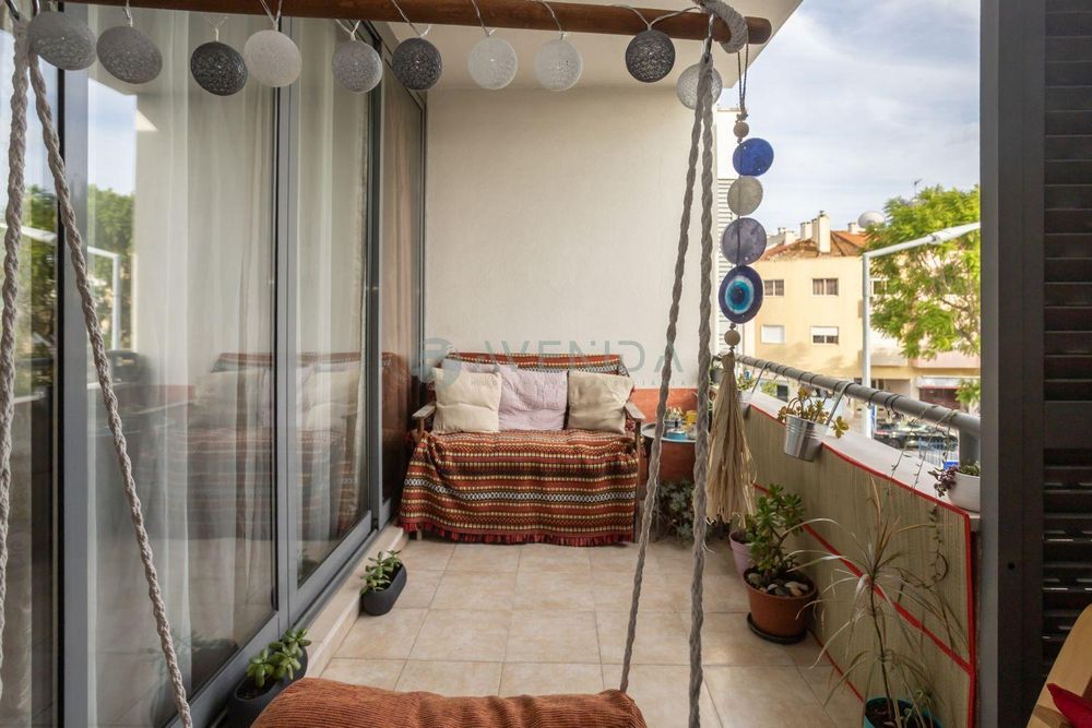 T2 Duplex c/ Terraço, Varanda e Garagem Box – Baixa da Banheira