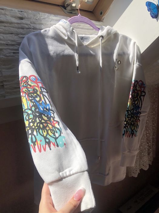 Biała dłuższa bluza z reserved