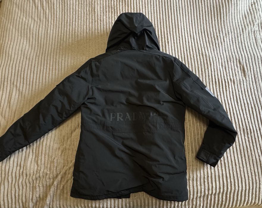 Зимова куртка Prada