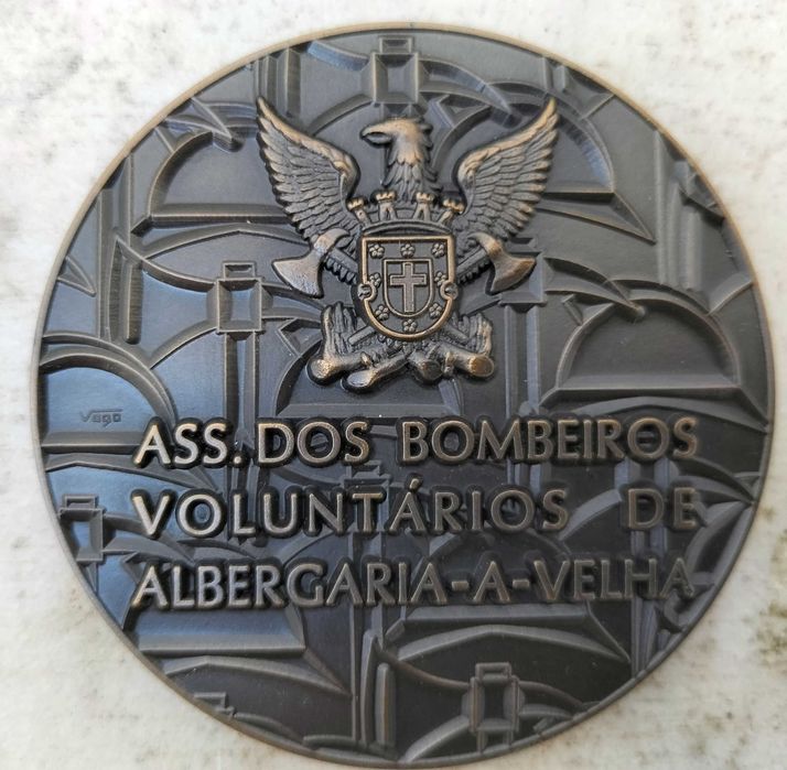Medalhas alusivas a Associações de Bombeiros.