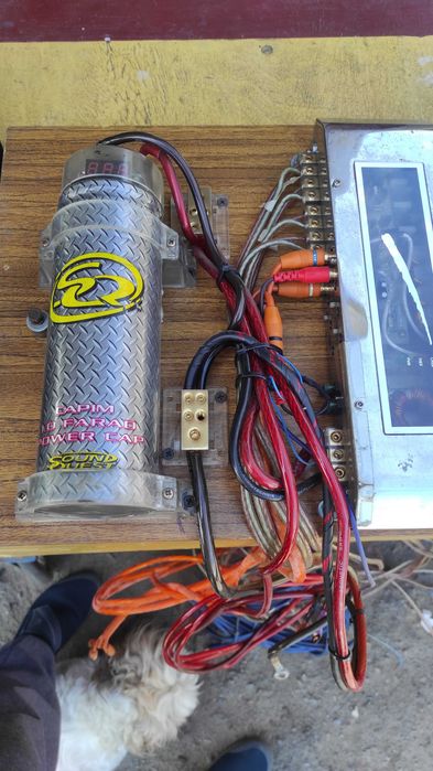 Продам приличный комплект актозвука в автомобиль.