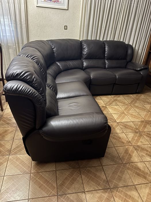 Vendo sofá castanho escuro para 5 pessoas