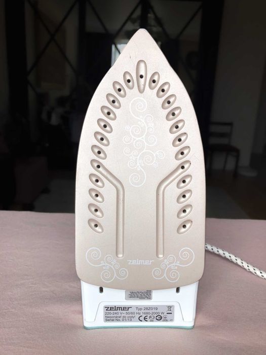 Праска Zelmer 28Z019, 2000 Вт. Стан чудовий, усе працює як треба.