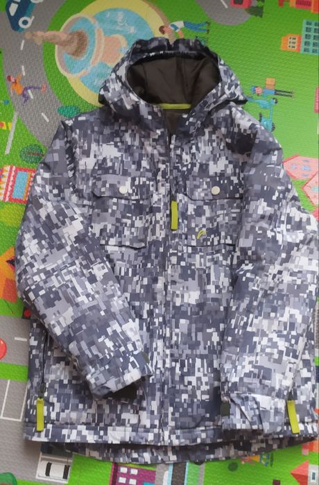 Непромокна весняна куртка сезону весна-осінь б/у на зріст 134-140см