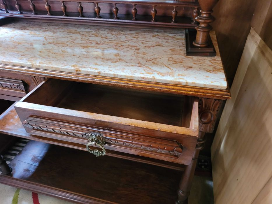 Móvel antigo em madeira maciça com tampo em pedra - Muito bom est