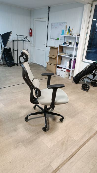 Нові ергономічні офісні крісла