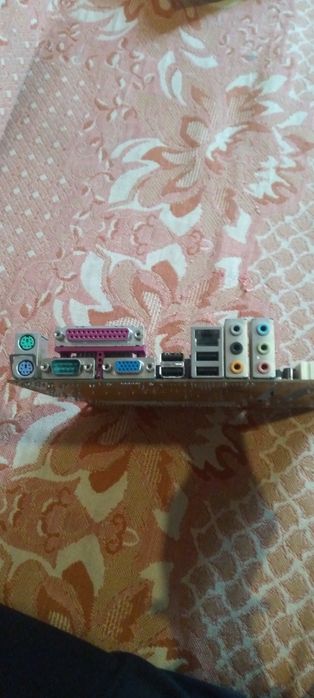 Продаю материнскую плату б/у