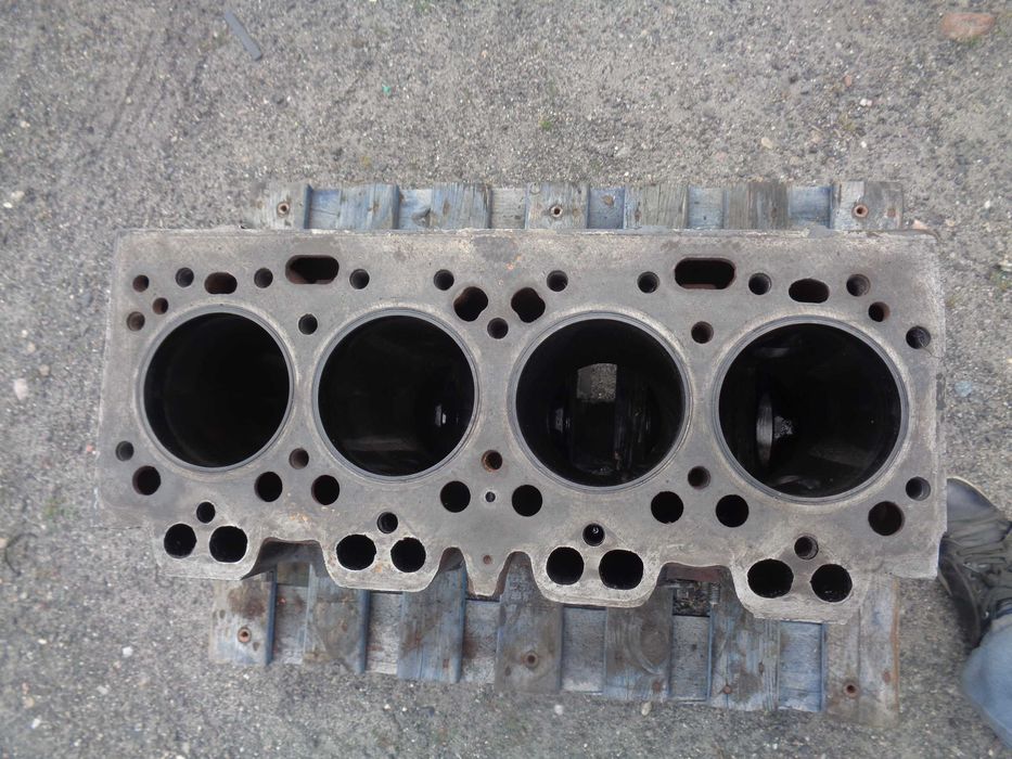 Blok silnik PERKINS 4- cylindry  AA AB