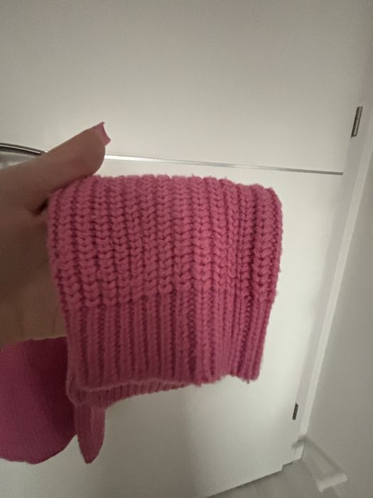 Różowy sweter