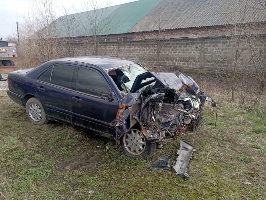 Мерседес Е-клас, W210 ( після дтп )