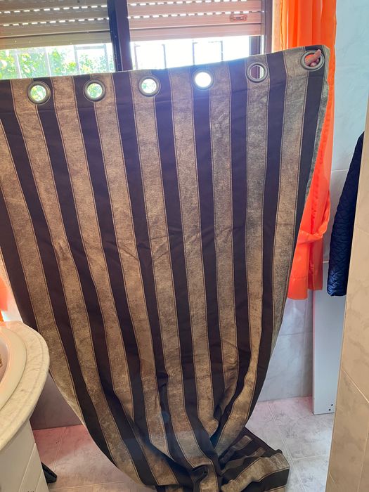 Cortinados opacos castanhos