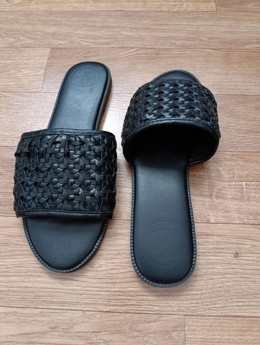 Женские шлепанцы