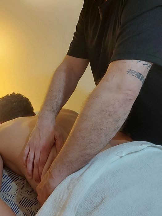 Fadiga? Massagista masc -  atendimento unissex (sem cariz sensual/sexual) em gabinete ou domiciliar