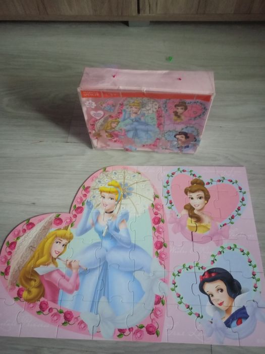 Zestaw zabawek, laleczka, puzzle, Akcesoria