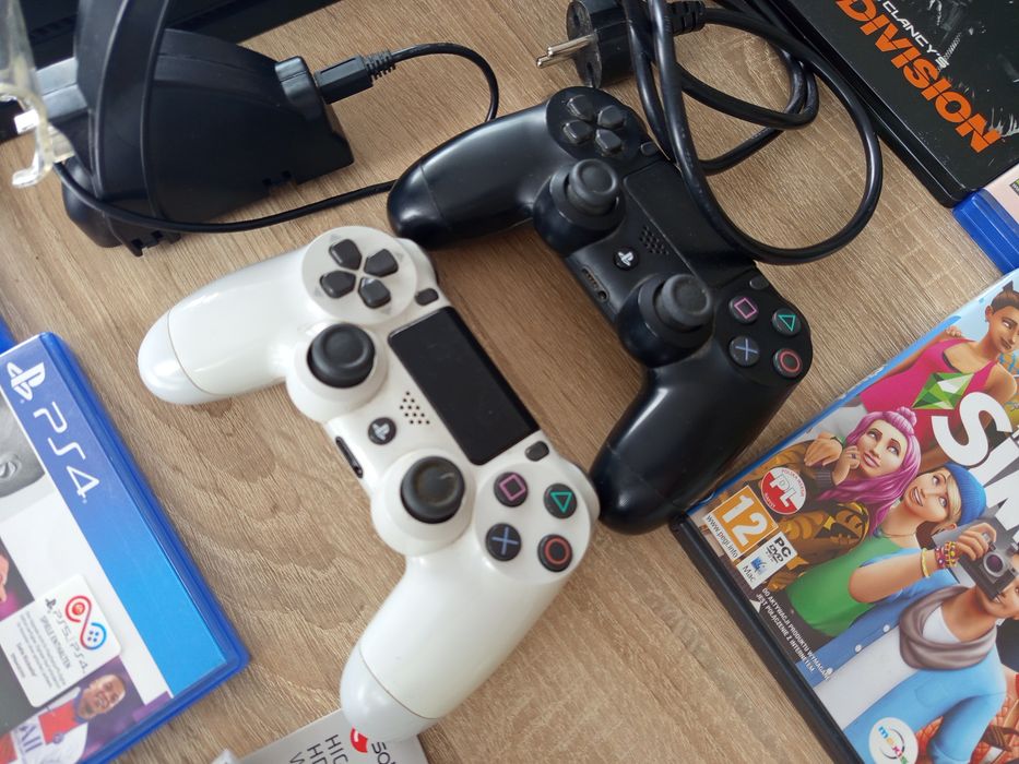 Konsola Sony PlayStation4 PRO 2 pady