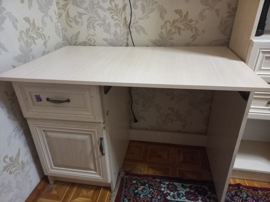 Меблі  стіл + пенал