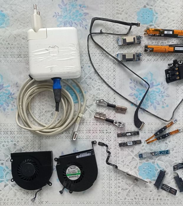 Оригінальні деталі на Macbook a1278 a1286