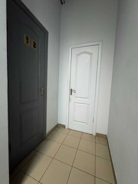 Здається ПРИМІЩЕННЯ 37 кв.м-магазин,салон з мокрою точкою, офіс- ФАСАД