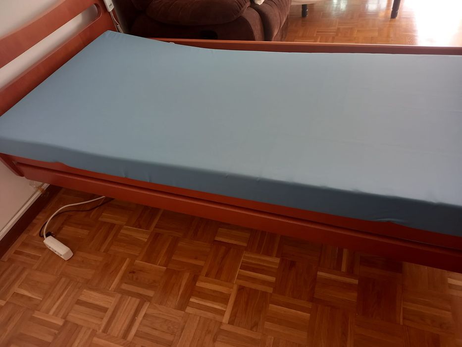 Colchão espuma + colchão anti-escaras praticamente novos