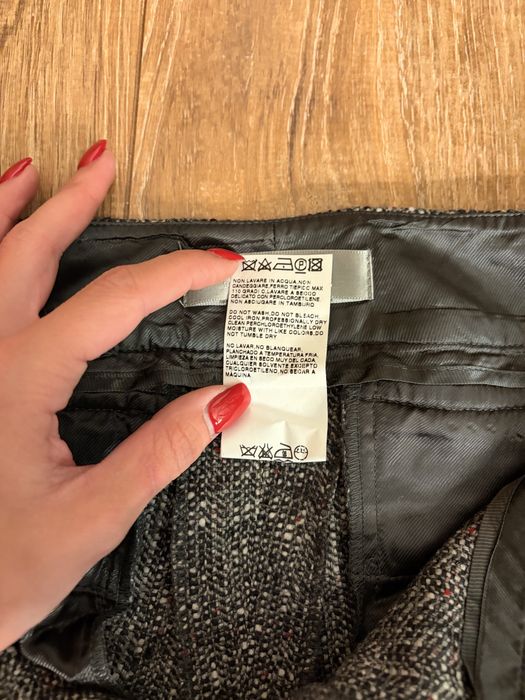 Max Mara – spodnie wełniano-jedwabne o kroju garniturowym