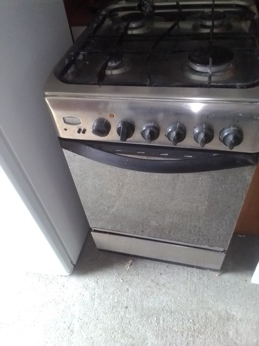 Kuchenka  gazowo elektryczna z termoobiegiem