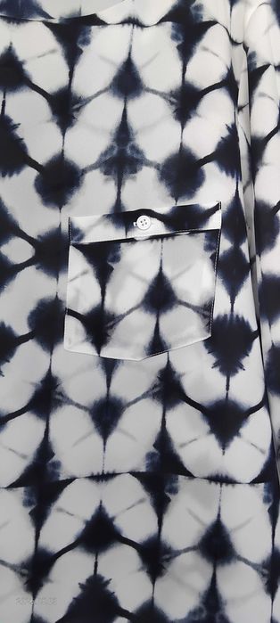 Blusa nova de Verão azul escura com motivos brancos t° L