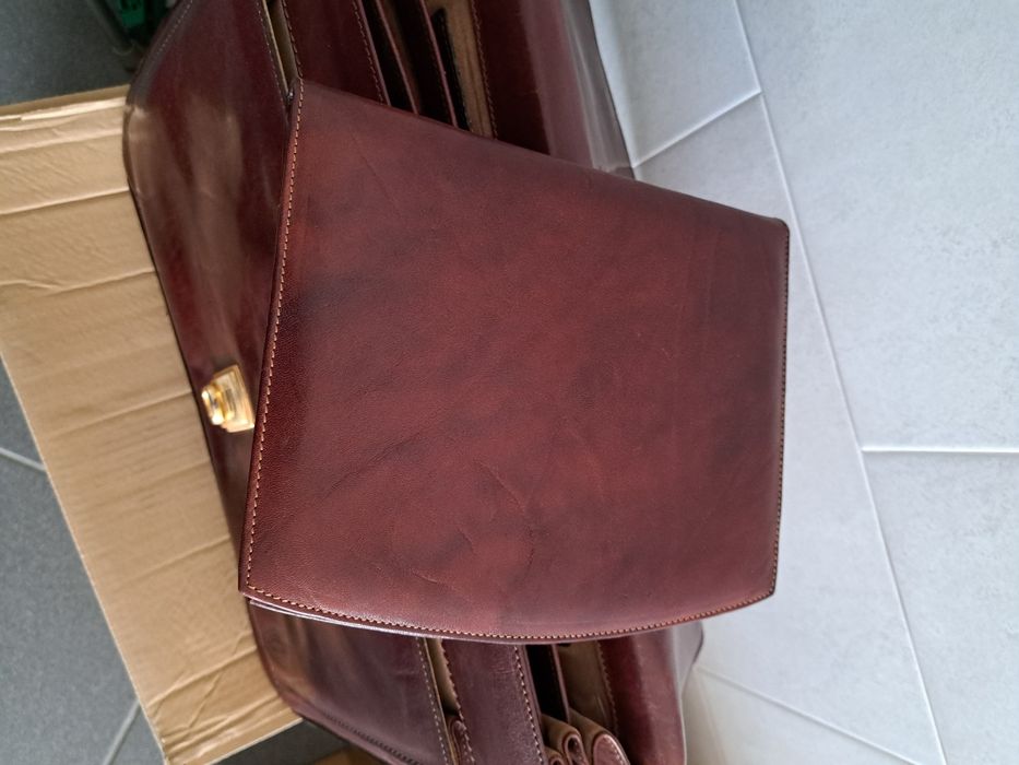 Mala de pele como nova