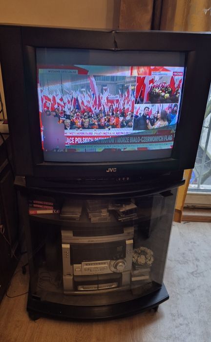 Telewizor JVC 21"  kineskopowy z pilotem AV21BT7EEB + szafka TV zestaw