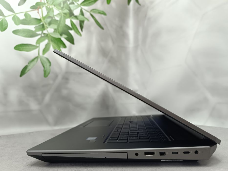 RTX 3000 Max-Q (6GB)/HP ZBook 17 G6/i7-9850H/16/NVMe 256/17.3"/IPS