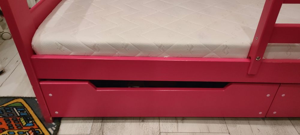 Różowe łóżko Valor 180x90 drewniane, różowe