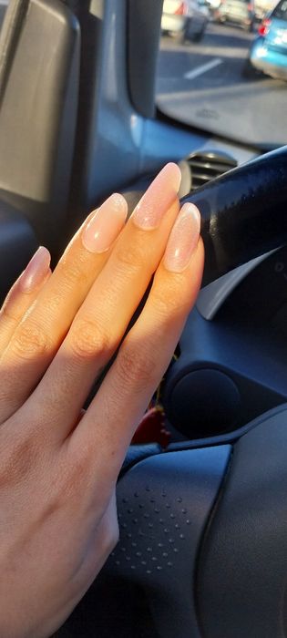 Precisa se modelo para unhas de gel