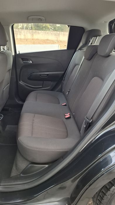 Chevrolet Aveo 1.4 16v automático 6 velocidades  2012