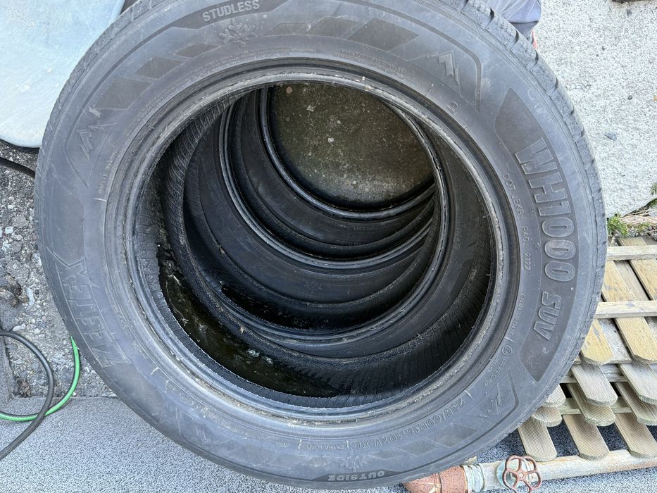 Opony zimowe 235/60R18
