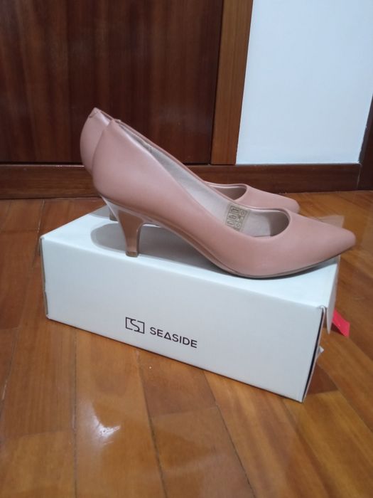 Sapatos salto alto coral