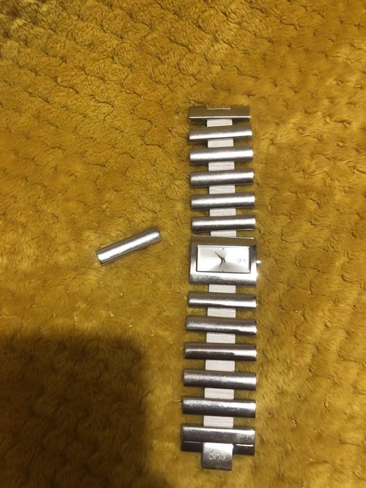 Relógio da ONE (prateado com branco)