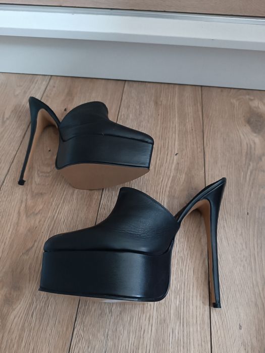 Czarne wysokie szpilki