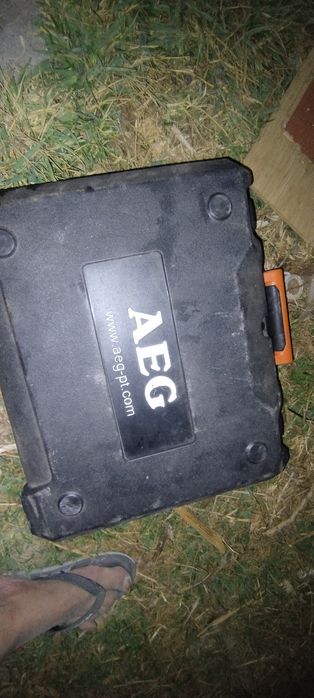 Berbequim martelo AEG utilizado 2x