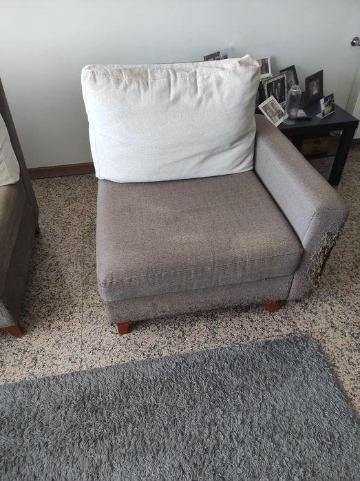 A quem interessar. Ofereço sofá de canto (necessita ser estofado)