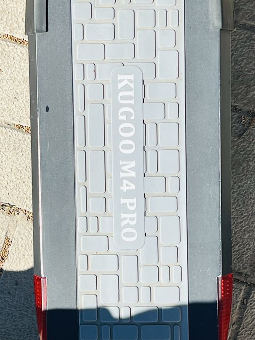 Продам электросамокат Kugoo M4 Pro.