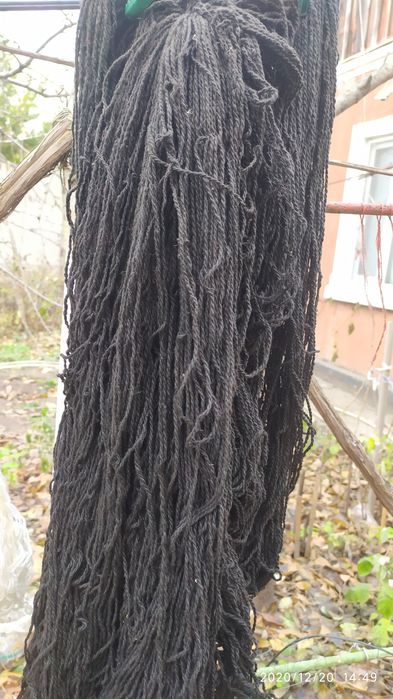 Продам пряжу: чёрную, белую, красную и голубую