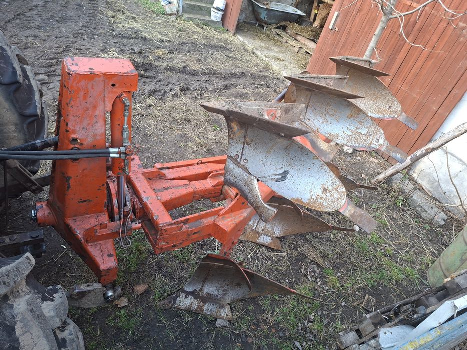 Pług obrotowy 3 skiby