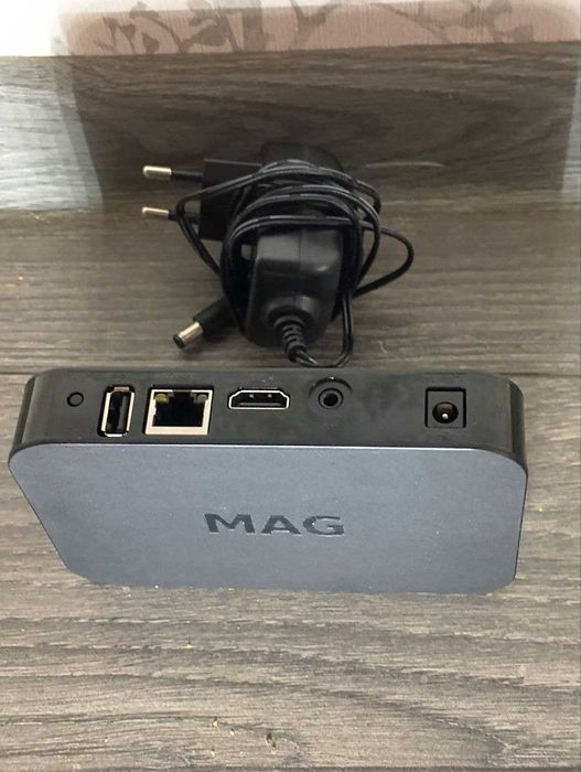 Андроид  приставка  MAG322. Без  пульта.