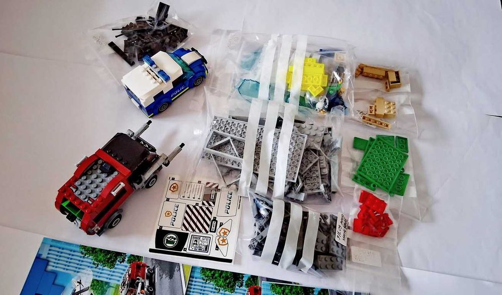 Lego City 60316 Police Station em peças novas semi montado