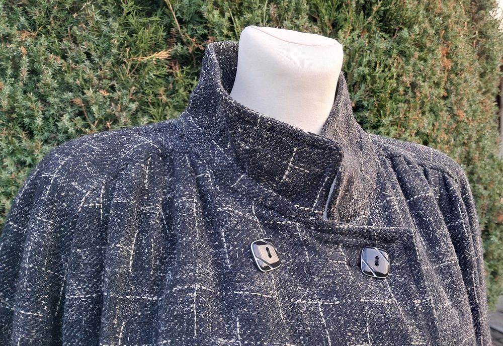 Przejściowy płaszczyk z dwurzędowym zapięciem