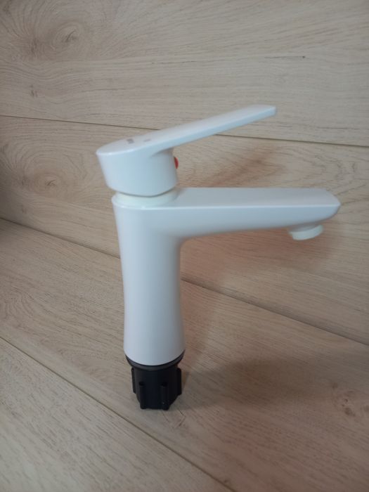 Набор смесителей/змішувачі 2в1 для ванны пластиковый белого цвета