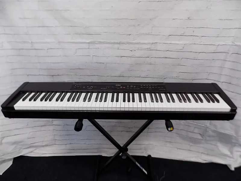 Staga piano Yamaha P 80