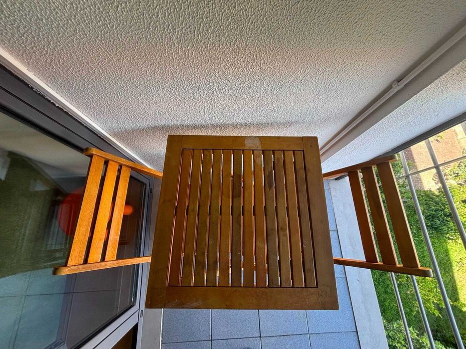 Mesa de jardim com duas cadeiras