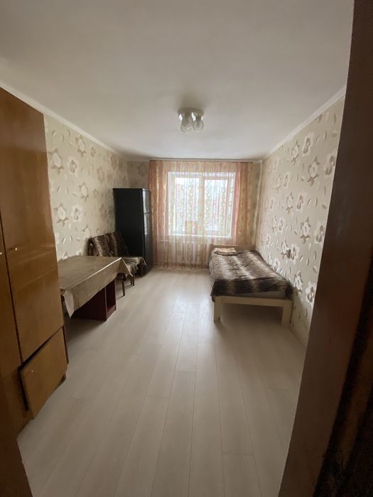 ЗДАМ ВЛАСНУ КІМНАТУ на 3 місяці з пролонгацією